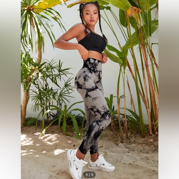 Pants - NWOT tie dye seamless scrunch butt sport leggings